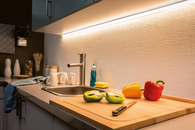 Подсветка кухни Калининград — LED лента под шкафы от 3000 ₽/м